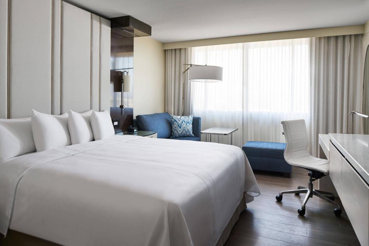 Отель Irvine Marriott Экстерьер фото
