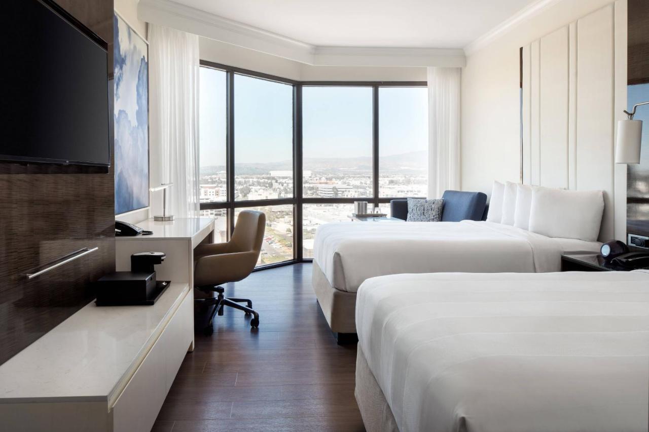 Отель Irvine Marriott Экстерьер фото