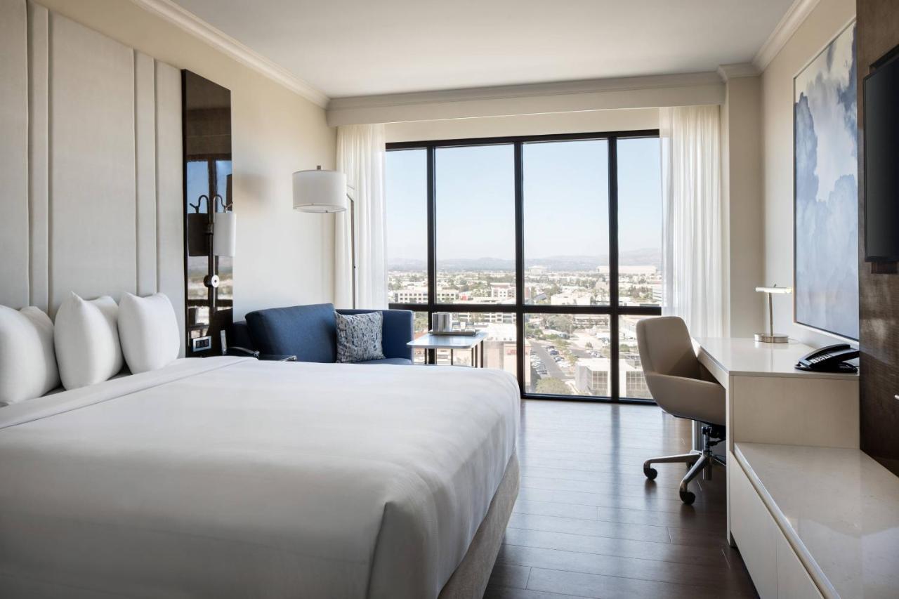 Отель Irvine Marriott Экстерьер фото
