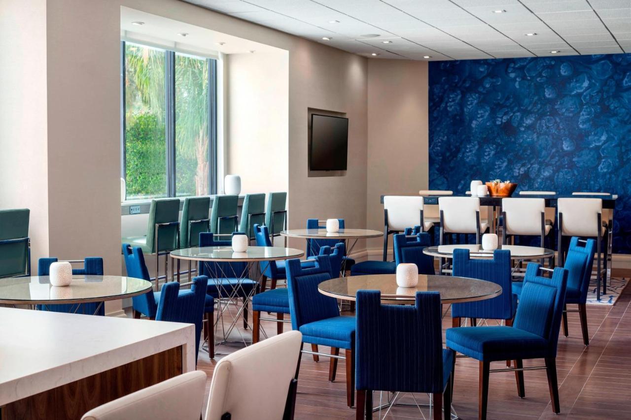 Отель Irvine Marriott Экстерьер фото