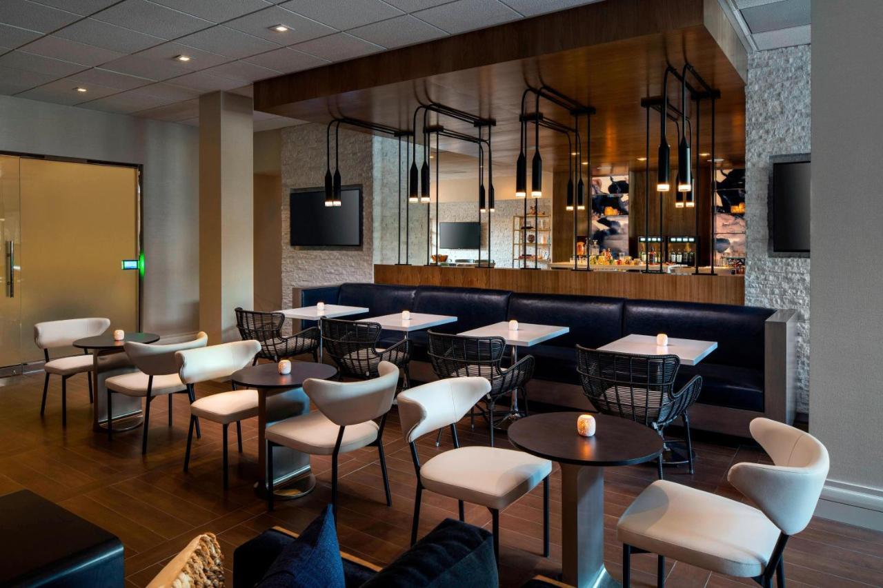 Отель Irvine Marriott Экстерьер фото