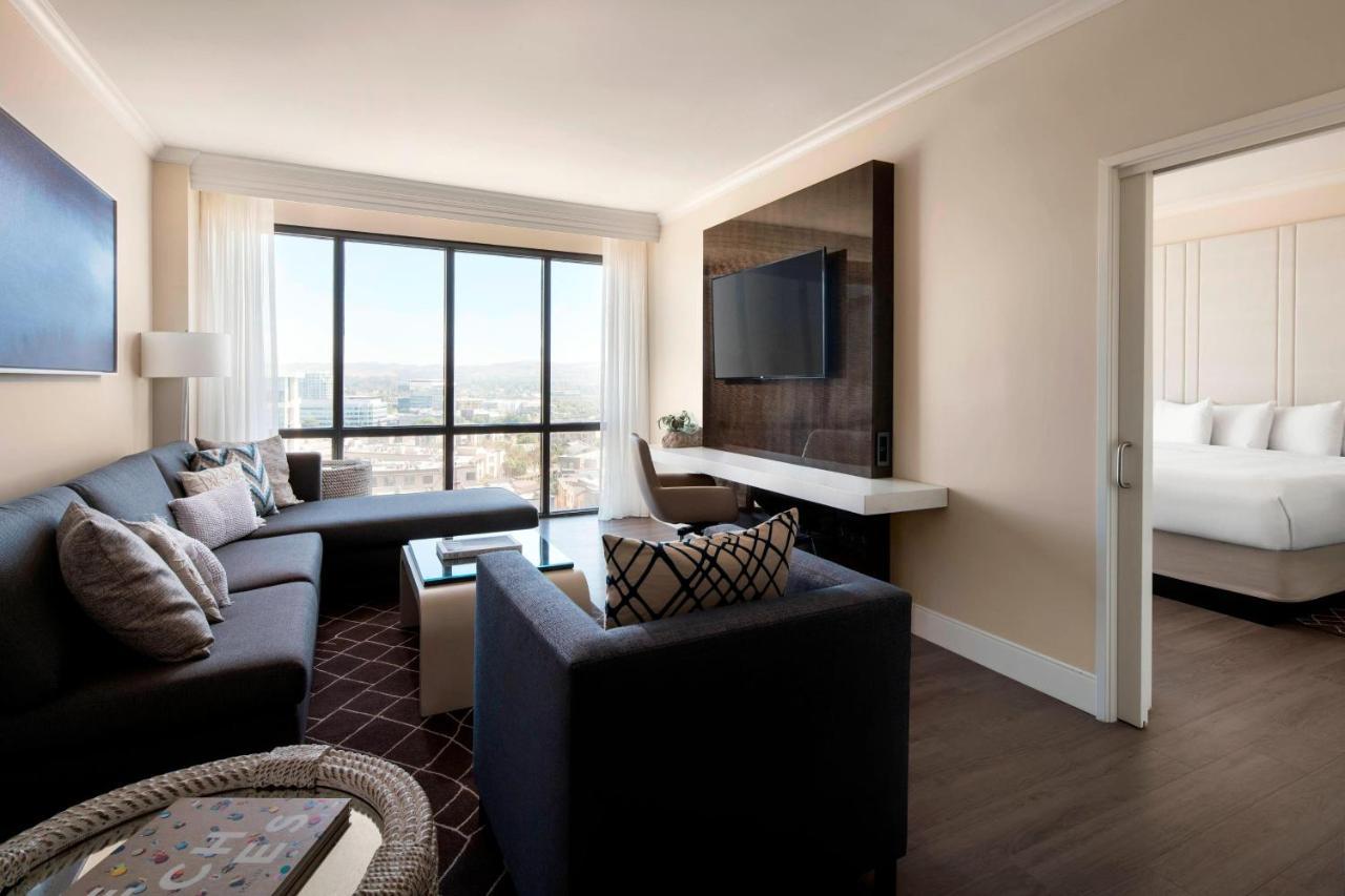 Отель Irvine Marriott Экстерьер фото