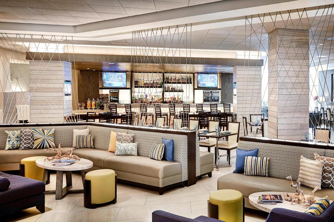 Отель Irvine Marriott Экстерьер фото