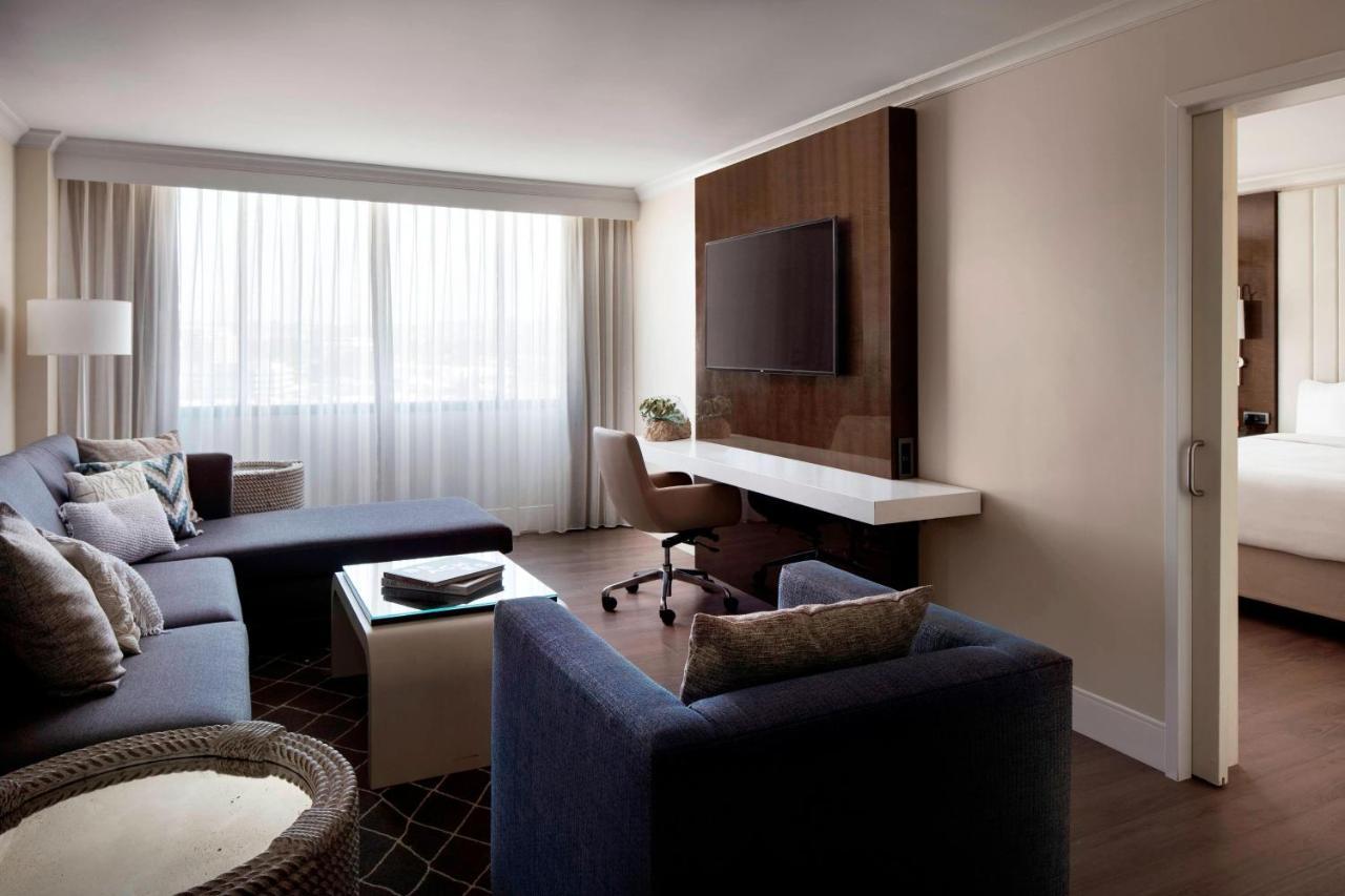 Отель Irvine Marriott Экстерьер фото