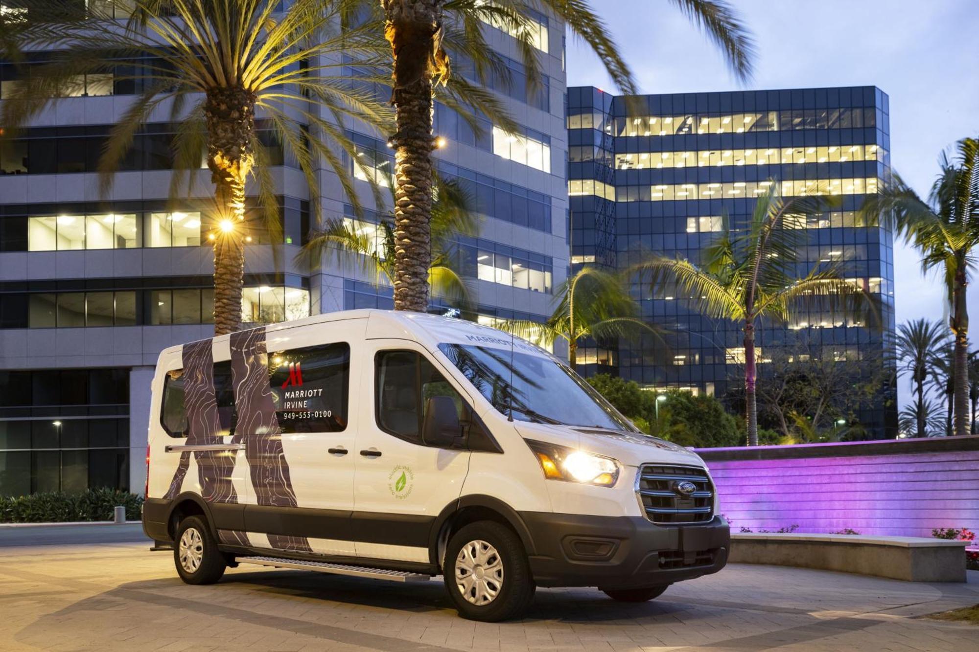 Отель Irvine Marriott Экстерьер фото