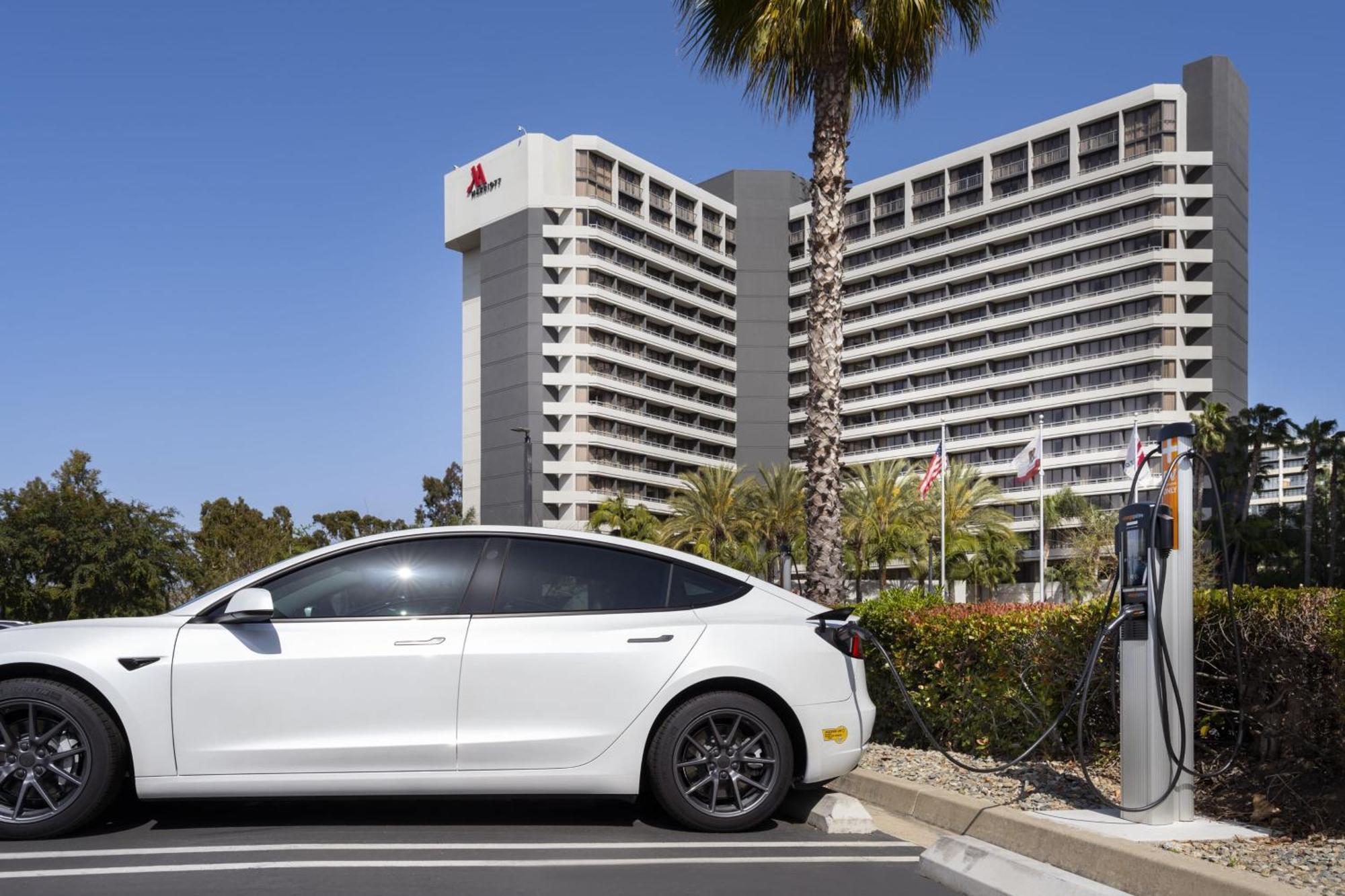 Отель Irvine Marriott Экстерьер фото