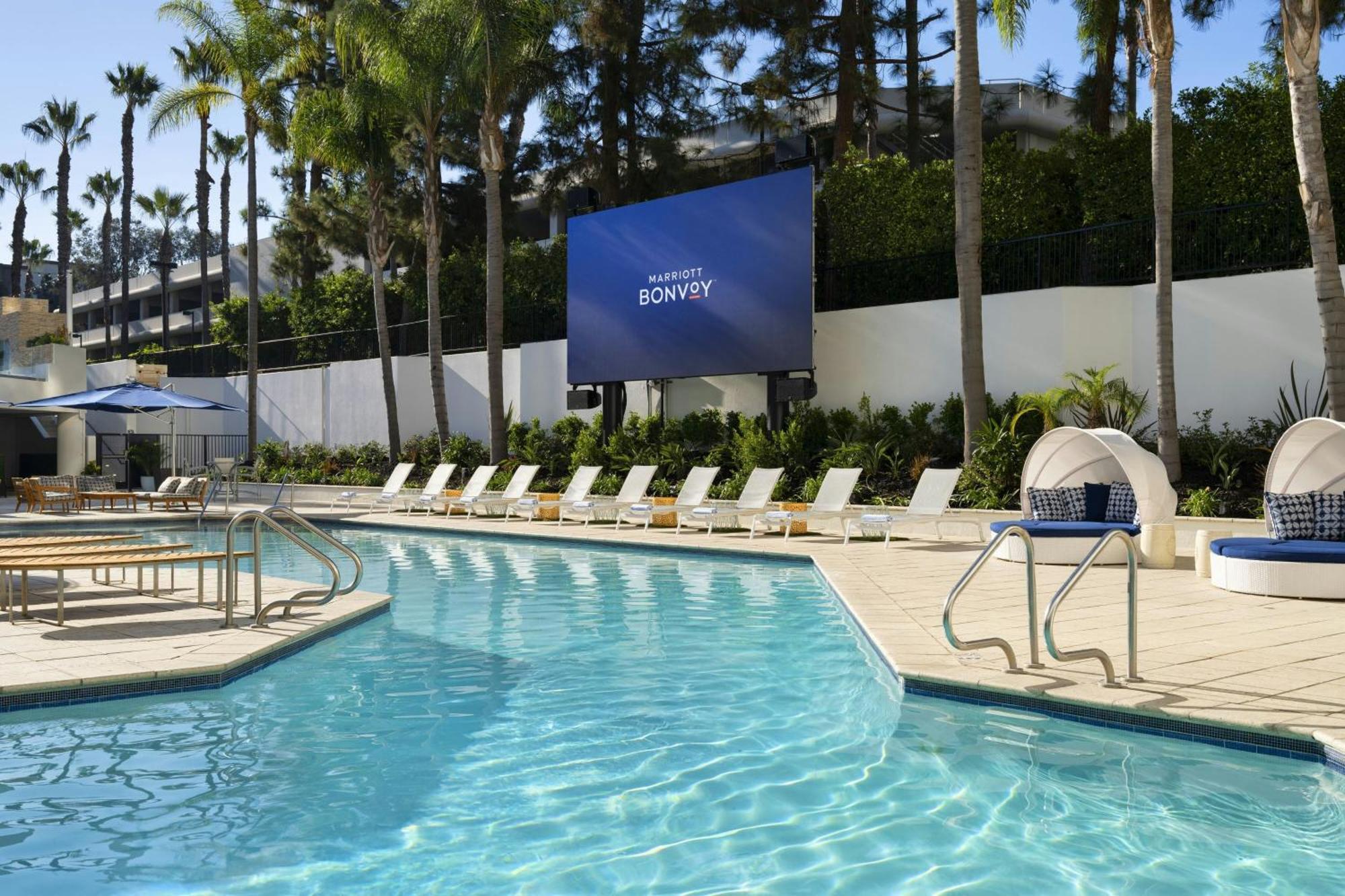 Отель Irvine Marriott Экстерьер фото