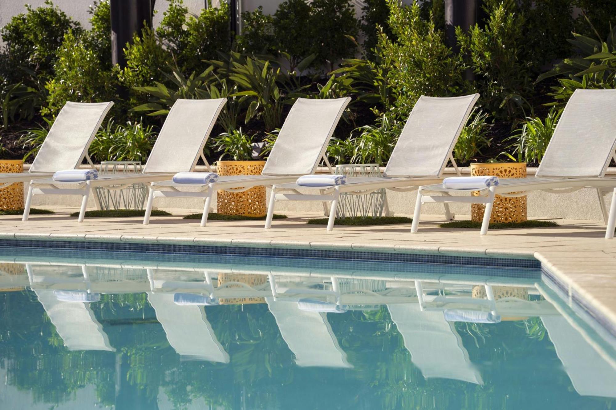 Отель Irvine Marriott Экстерьер фото