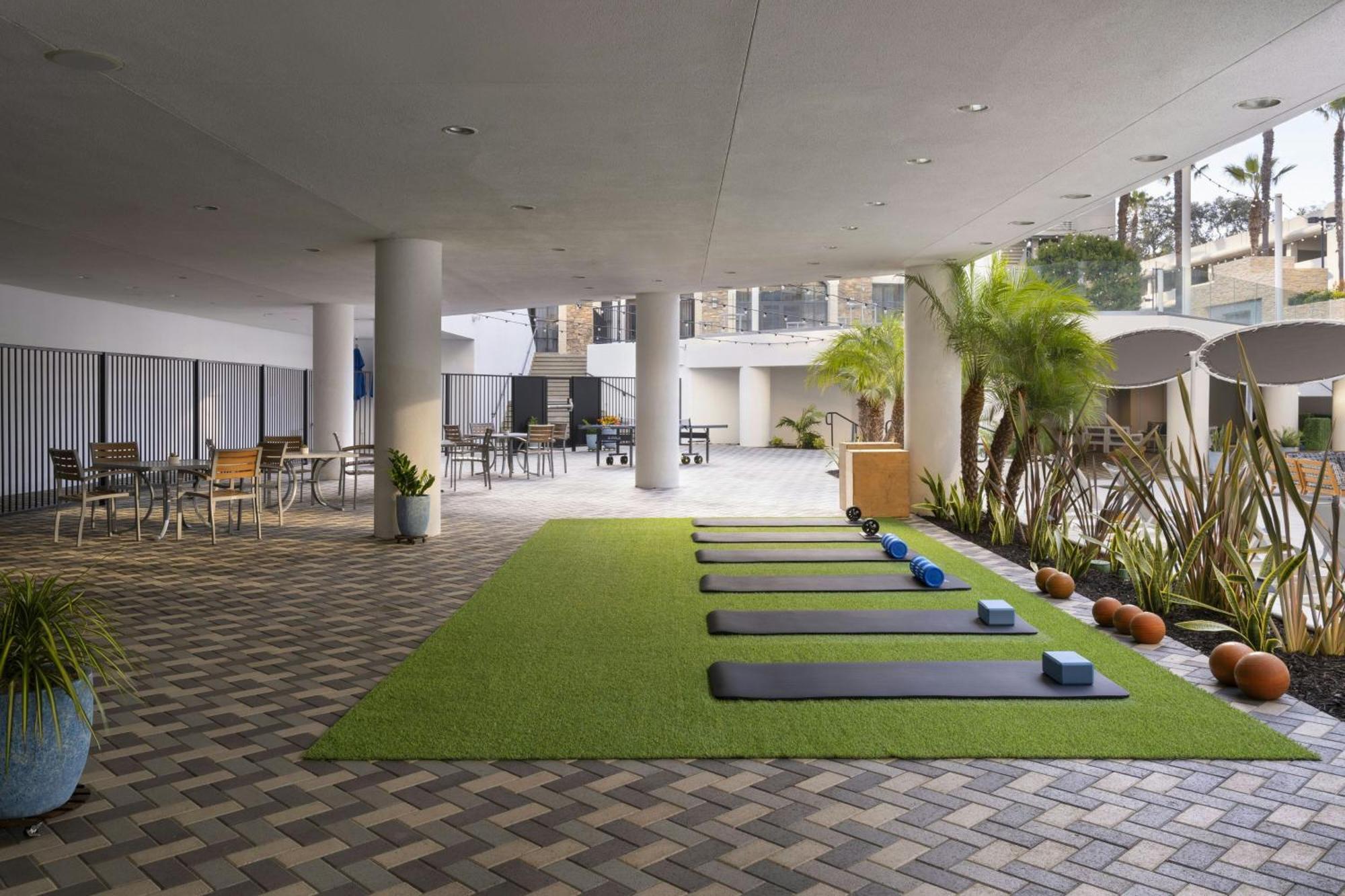Отель Irvine Marriott Экстерьер фото