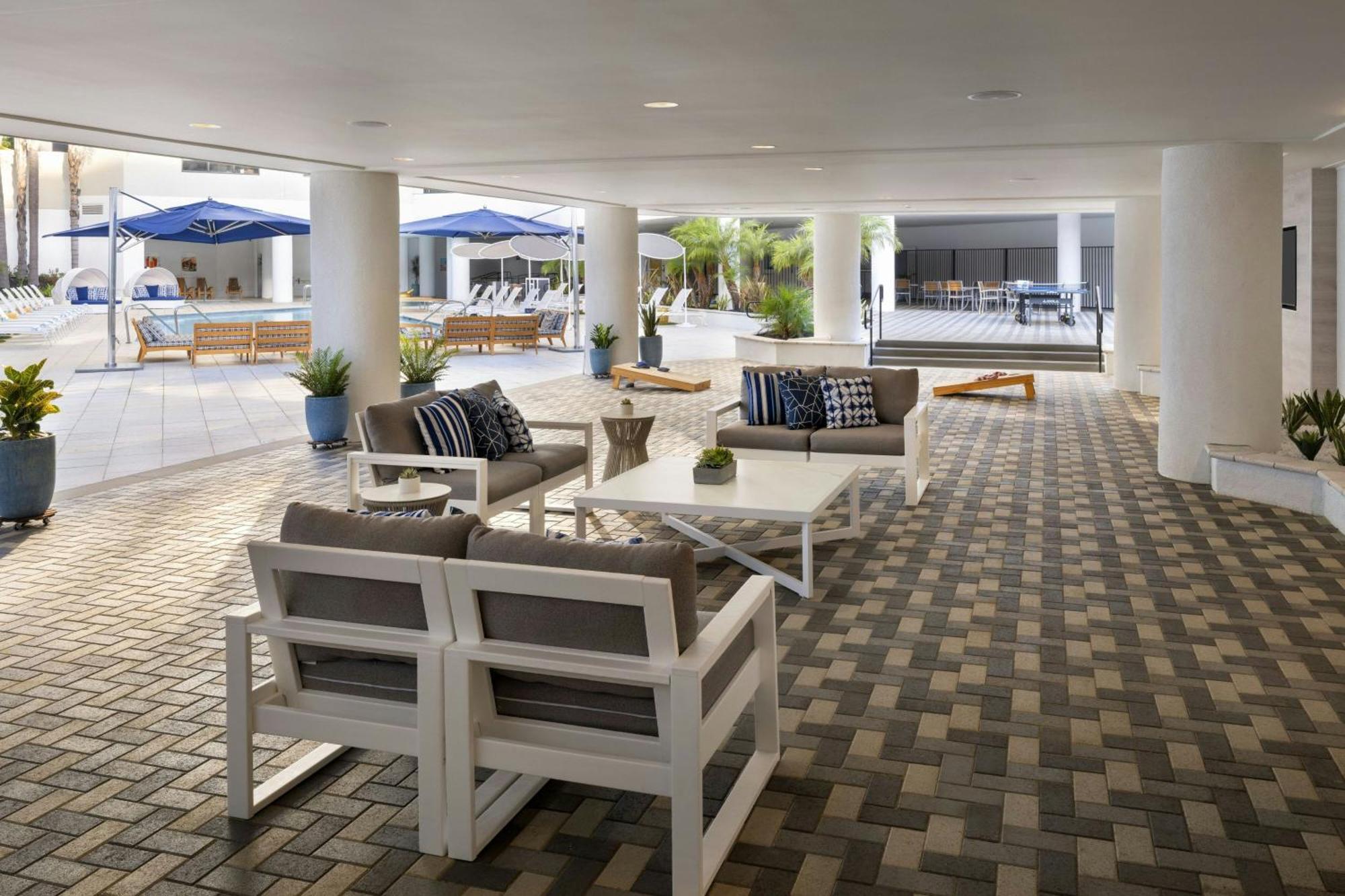 Отель Irvine Marriott Экстерьер фото