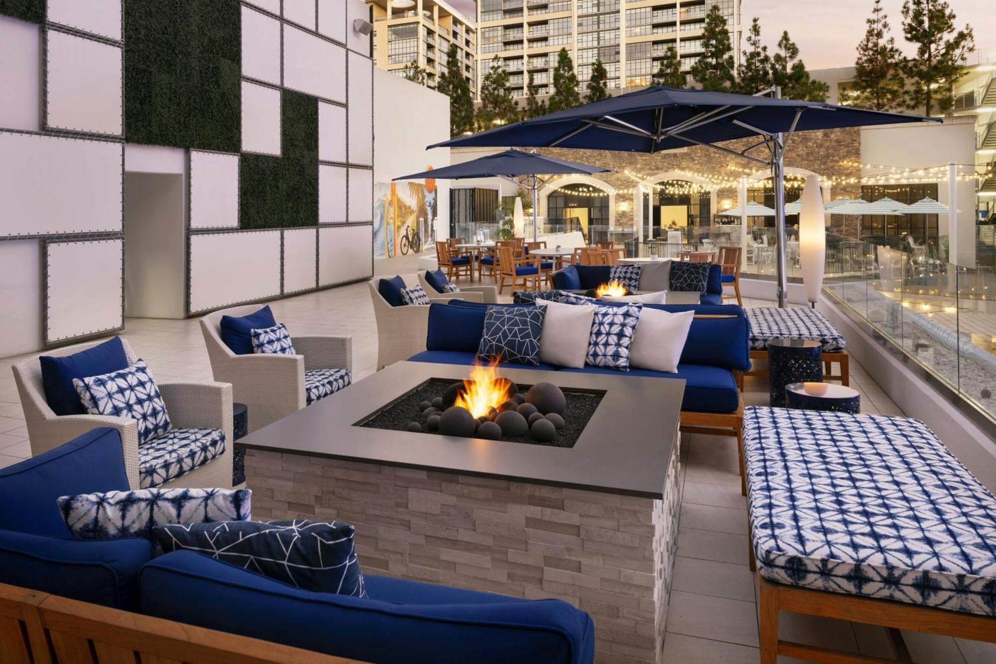 Отель Irvine Marriott Экстерьер фото