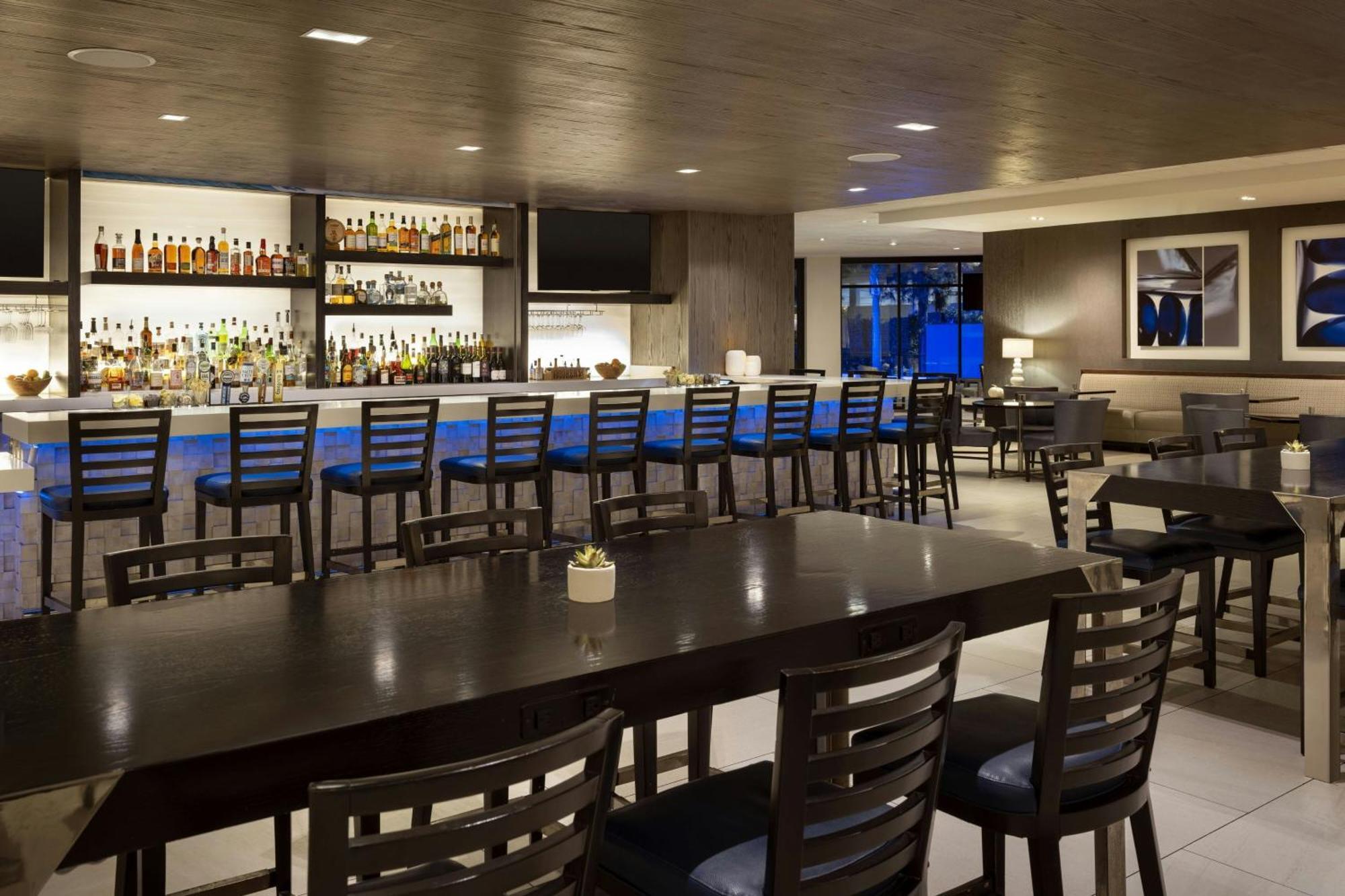 Отель Irvine Marriott Экстерьер фото