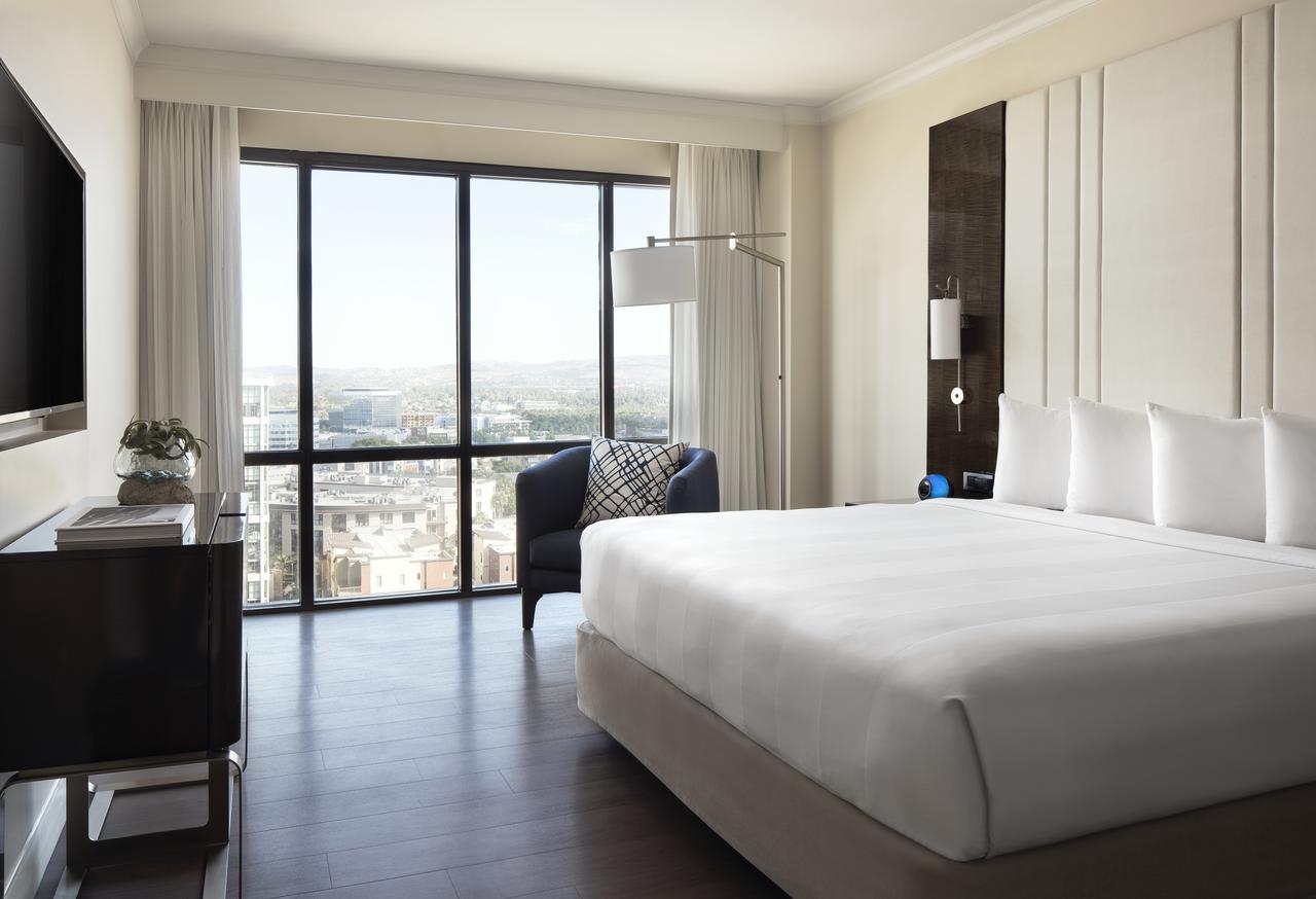Отель Irvine Marriott Экстерьер фото