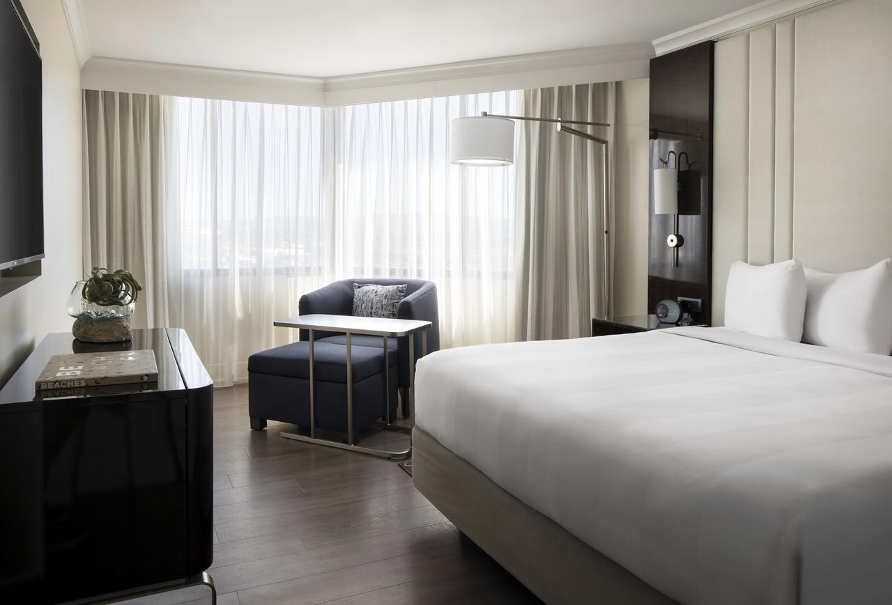 Отель Irvine Marriott Экстерьер фото