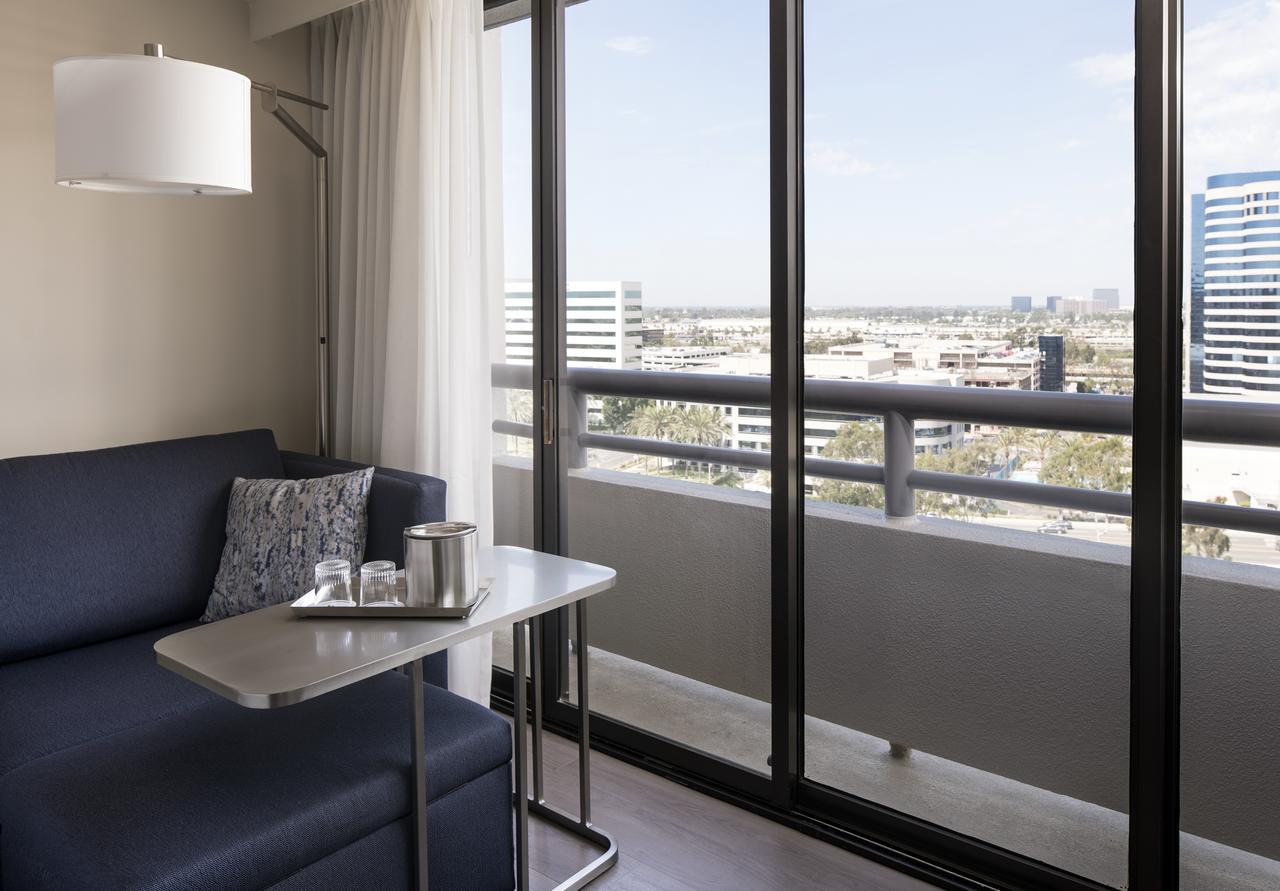 Отель Irvine Marriott Экстерьер фото