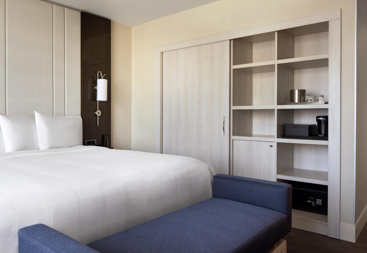 Отель Irvine Marriott Экстерьер фото
